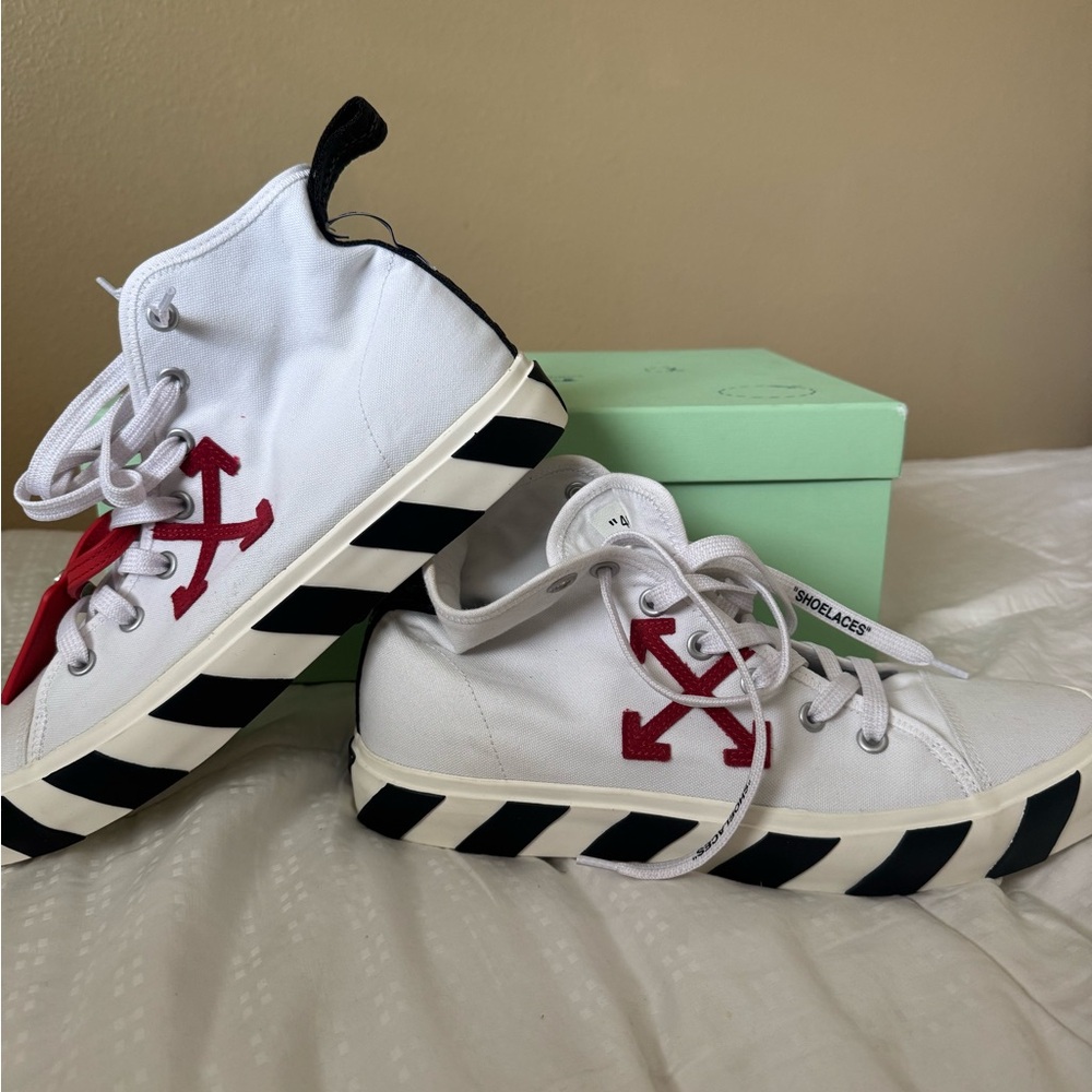 Off-White White Canvas Low-Top Sneakers with Red Arrow Logo
